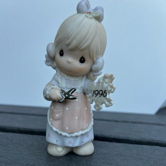 Precious Moments by ENESCO “He covers the Earth with his beauty” - Picture 1 of 6